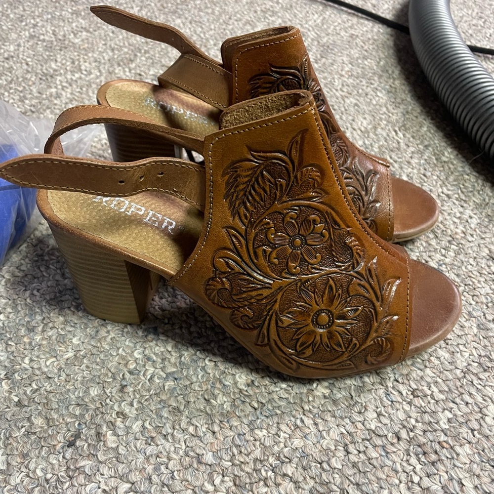 Roper Tan Embossed Leather Sandals